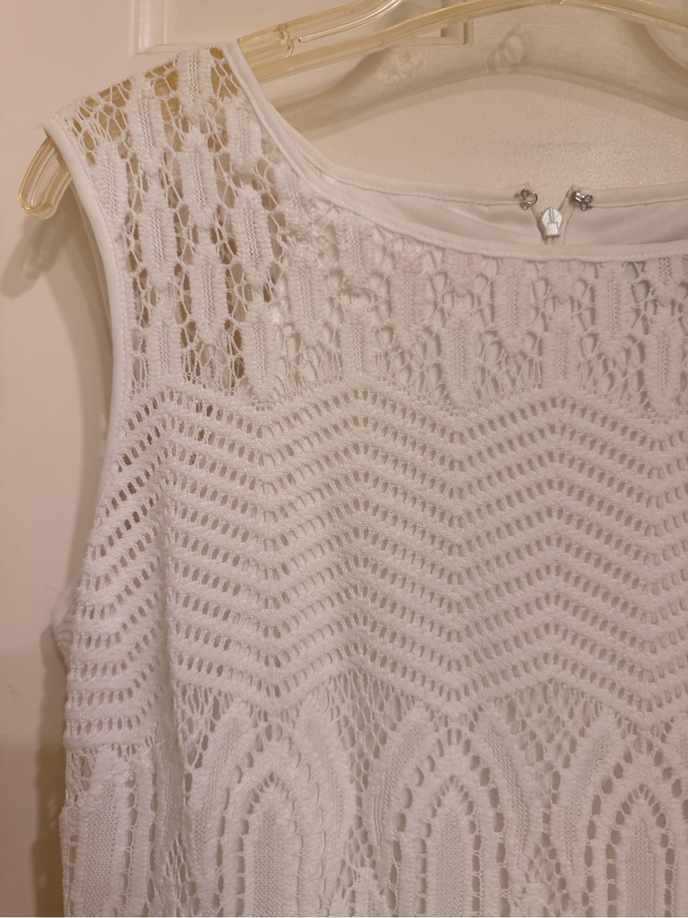 Ellen Tracy White Sleeveless Lace Sheath Dress, Lined, Back Zip, Sz 6 - Picture 3 of 13